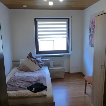180qm Mit 5 Schlafzimmer, 2 Badezimmer Fuer Bis Zu 8 Personen Daire Abstatt