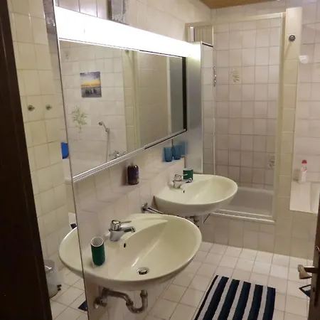 180qm Mit 5 Schlafzimmer, 2 Badezimmer Fuer Bis Zu 8 Personen アパート