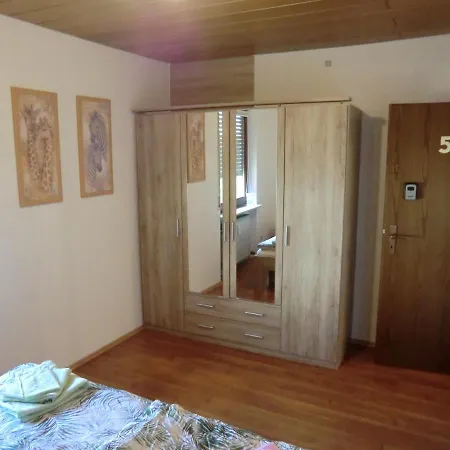 180qm Mit 5 Schlafzimmer, 2 Badezimmer Fuer Bis Zu 8 Personen * Abstatt