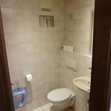 アパート 180qm Mit 5 Schlafzimmer, 2 Badezimmer Fuer Bis Zu 8 Personen Abstatt