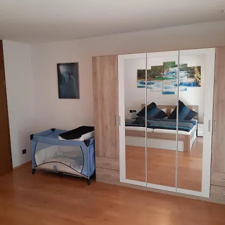 アパート 180qm Mit 5 Schlafzimmer, 2 Badezimmer Fuer Bis Zu 8 Personen Abstatt